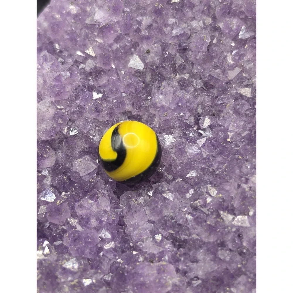 The Unbranded Brand bumble bee